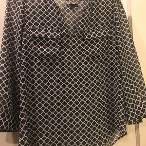 ❤️Blk/wht GAP blouse size medium